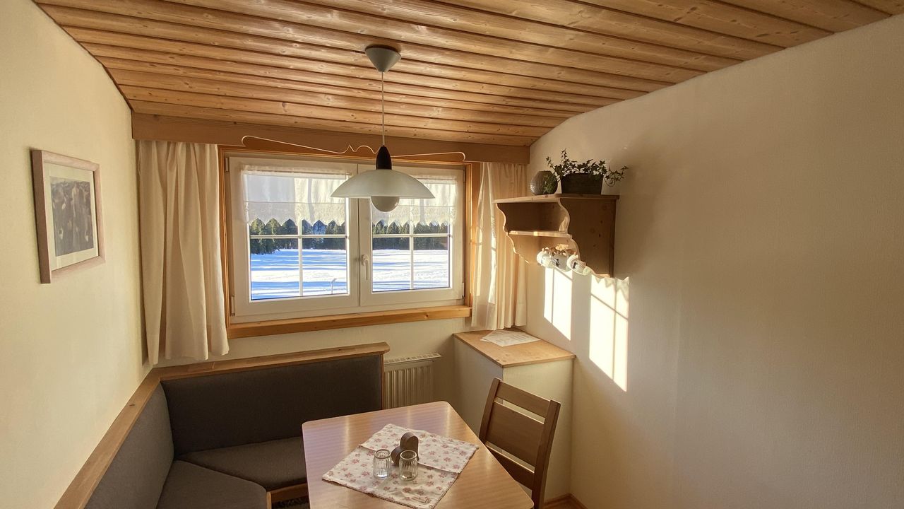 Zweiraumwohnung 8 Eckbank Zweiraumwohnung 8 Eckbank